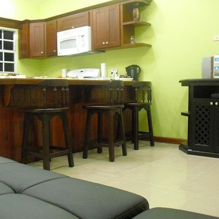 Piarco Village Suites Екстериор снимка