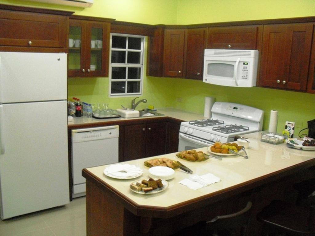 Piarco Village Suites Екстериор снимка