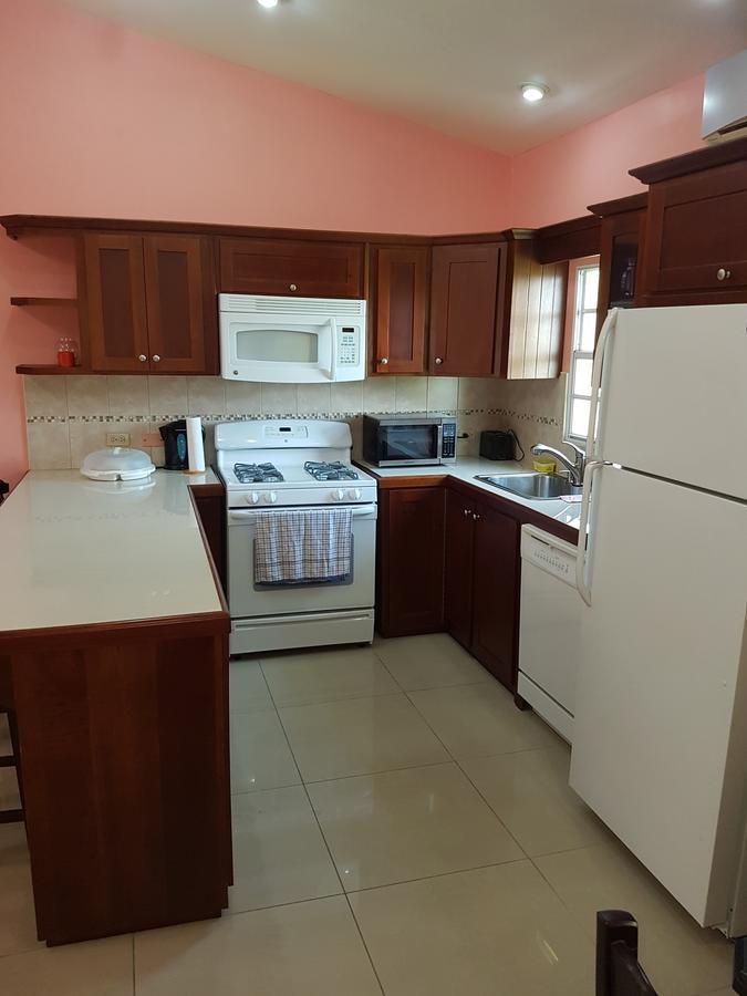 Piarco Village Suites Екстериор снимка