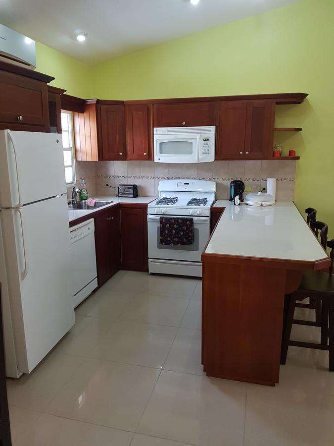 Piarco Village Suites Екстериор снимка